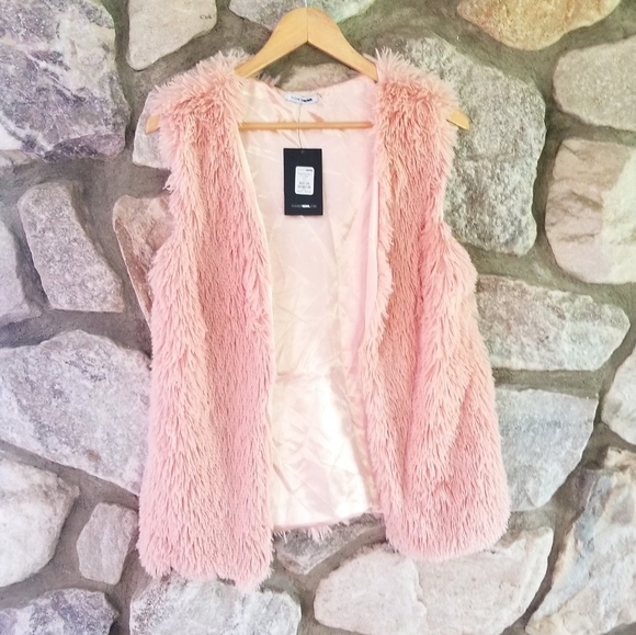 Fashion Nova Mauve colored Faux fur Vest OS NWT - Picture 6 of 9